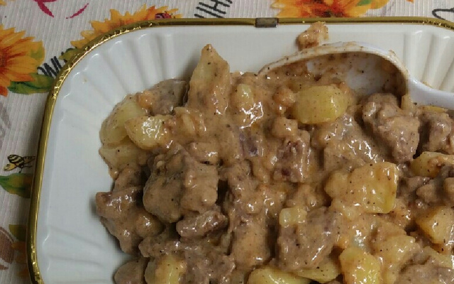 Carne ao molho com batata