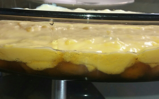 Doce de banana com cobertura de leite condensado ( Lúcio Cezar )