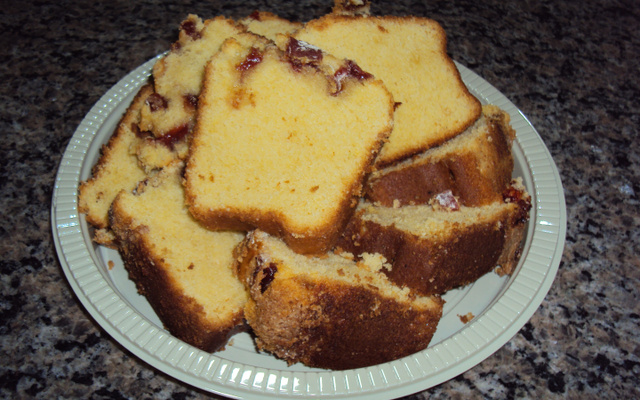 Bolo de fubá com goiabada