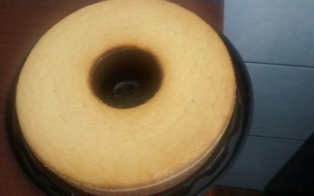 Bolo de fubá com leite condensado