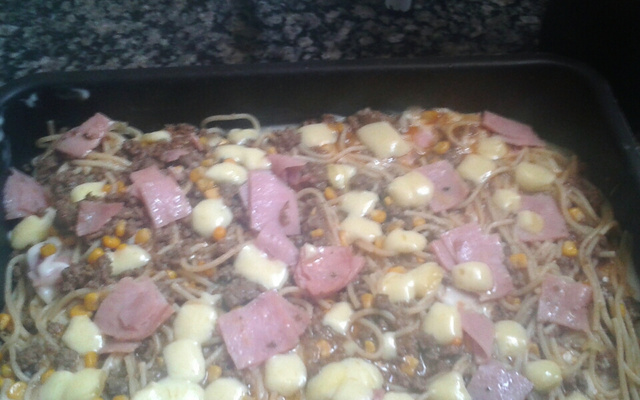 Macarrão com presunto e molho branco