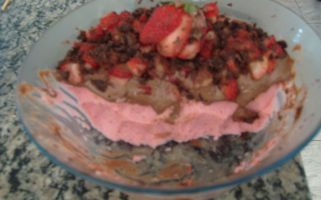 Mousse de morango com chocolate