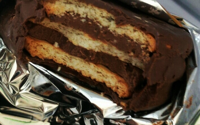 Pirulito de brigadeiro com bolacha Maria