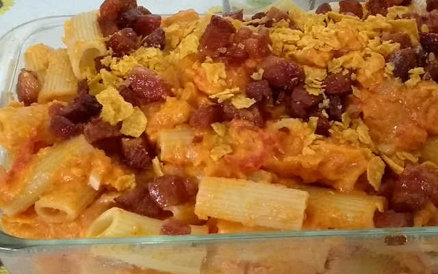 Macarrão com salgadinho de tortilla
