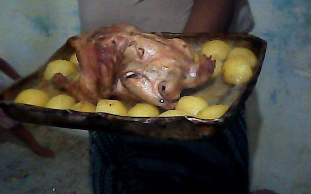 Frango assado com batatas