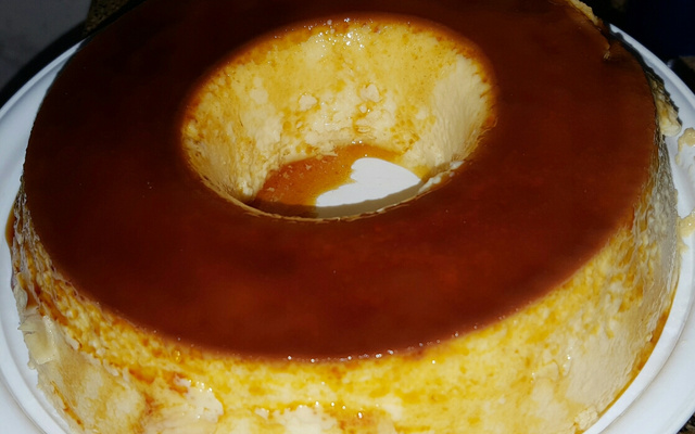 Pudim na panela de pressão elétrica