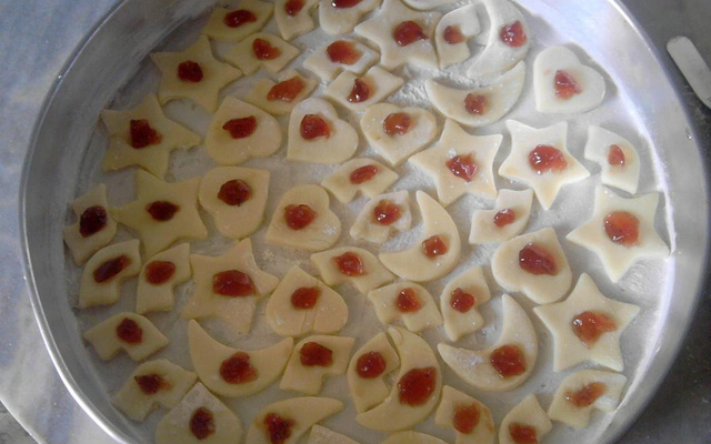 Biscoitos de leite condensado com geleia