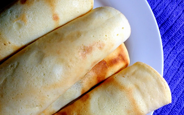 Panqueca com frango ao molho