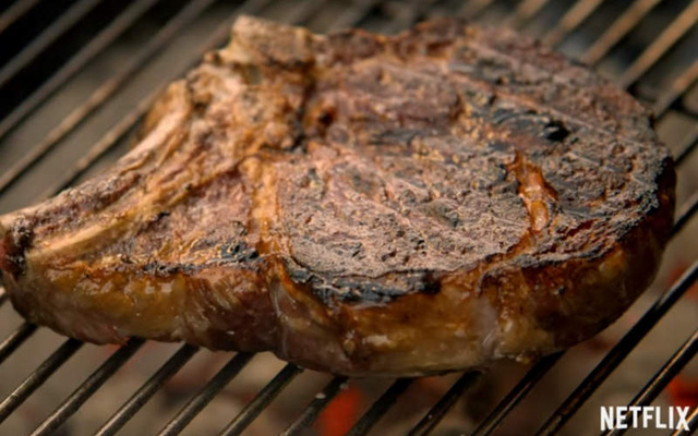 Peixe grelhado com molho de abacaxi