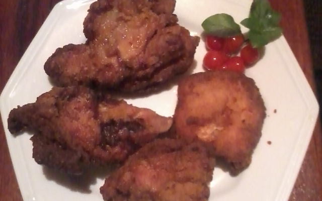 Frango frito com barbecue e molho inglês