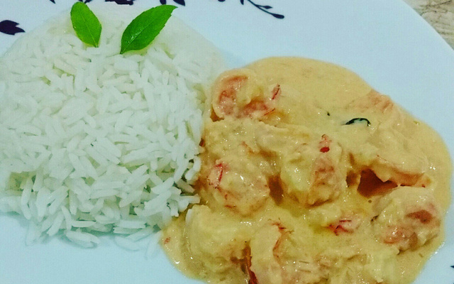 Camarão ao creme parmesão e ervas finas