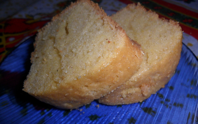 Bolo de fubá com leite de coco