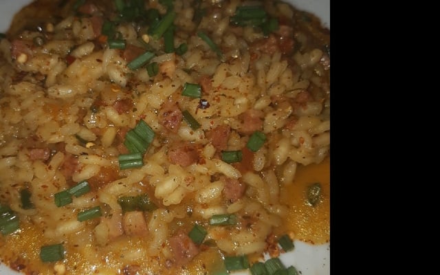 Risoto de calabresa com tomates pelados