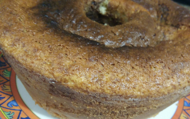 Bolo mesclado de coco e chocolate