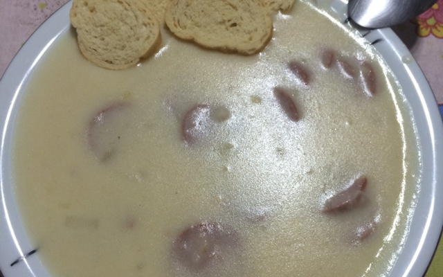 Sopa de batata com calabresa