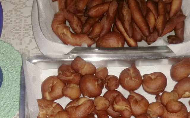 Rosquinha de leite condensado simples e fácil.