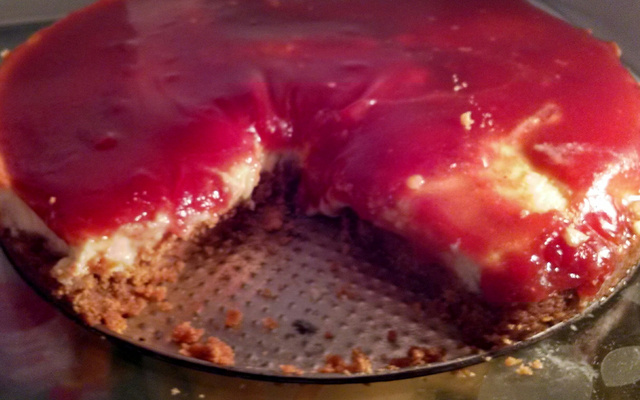 Cheesecake com cobertura de goiaba