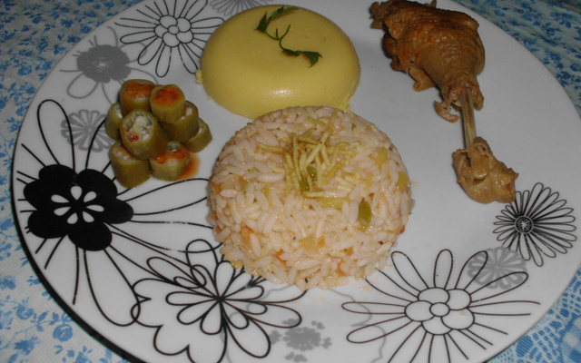 Galinha caipira com quiabo