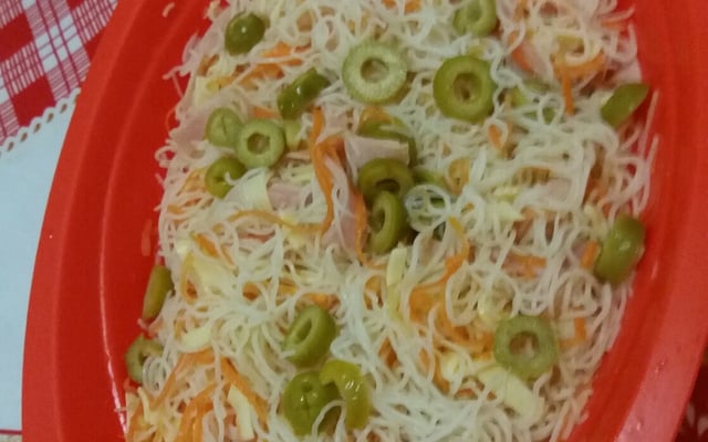 Salada bifum refrescante