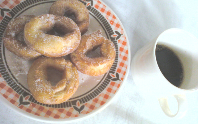 Rosquinha de leite condensado simples e fácil.