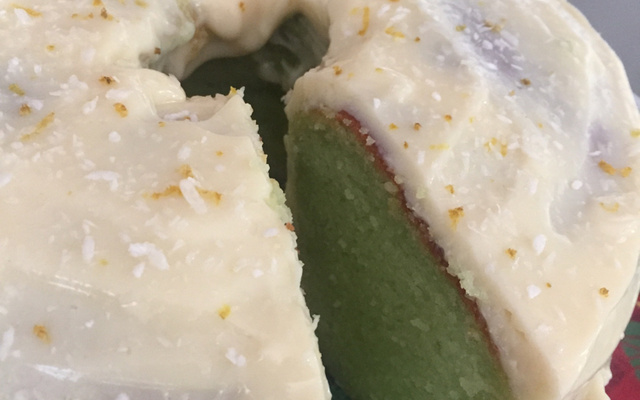 Bolo de limão com coco