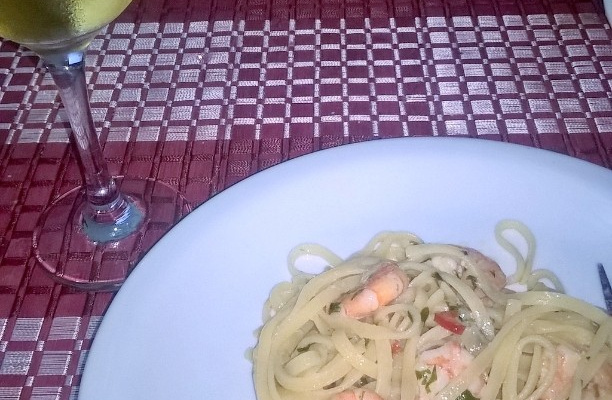 Macarrão (fettuccine) com camarão