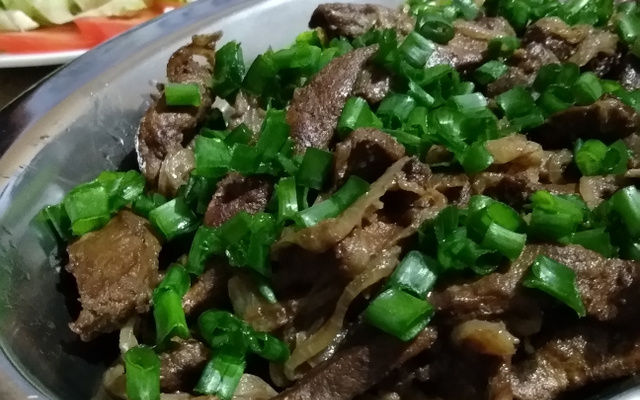 Bife de fígado acebolado