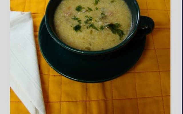 Sopa de flocão com linguiça