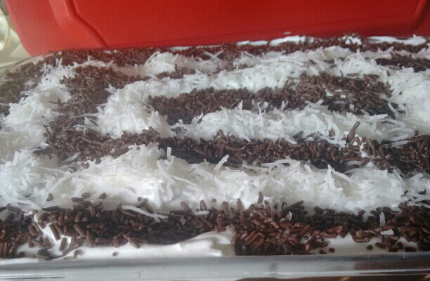 Pavê de chocolate com biscoito de maizena