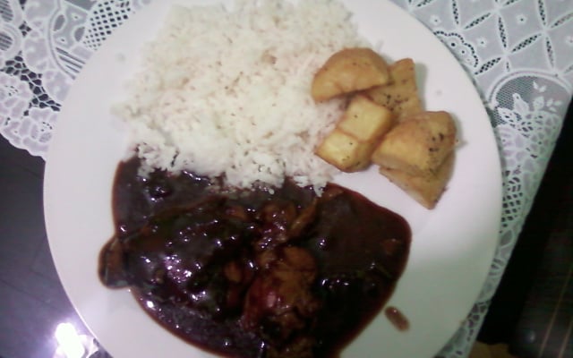 Frango na cerveja preta