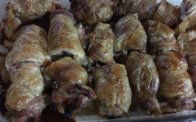 Coxa e sobrecoxa de frango recheada