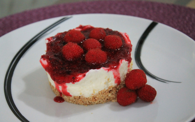 Cheesecake com geleia de framboesas
