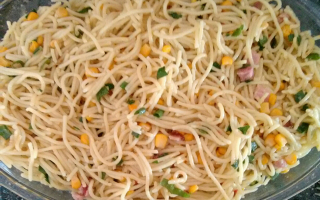 Macarrão alho e óleo com bacon