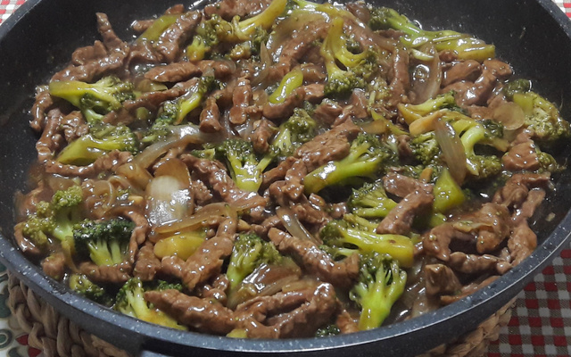 Carne com brócolis