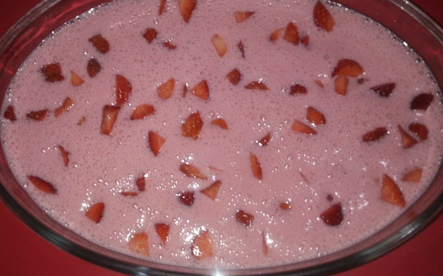 Mousse de morango fácil e delicioso