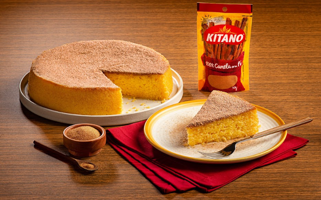 Bolo de milho cremoso com canela em pó