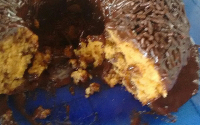 Bolinho de chuva de cenoura com chocolate