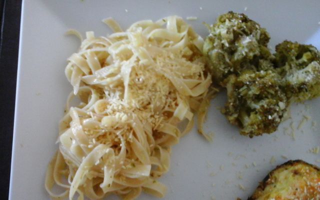 Macarrão alho e óleo e brócolis