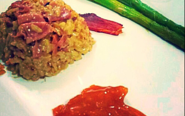 Risoto de parma, queijo brie e geleia de damasco