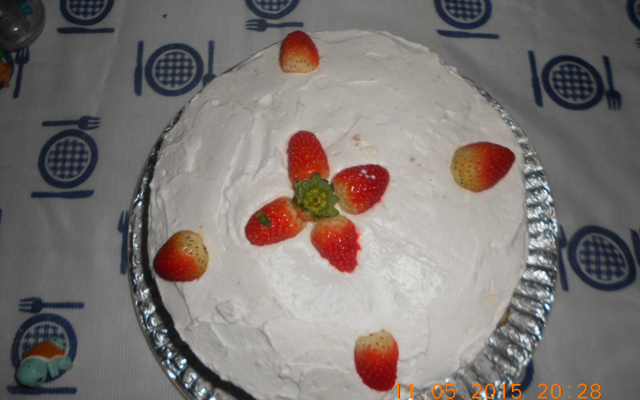 Bolo com creme de morango