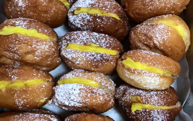 Sonho recheado com goiabada