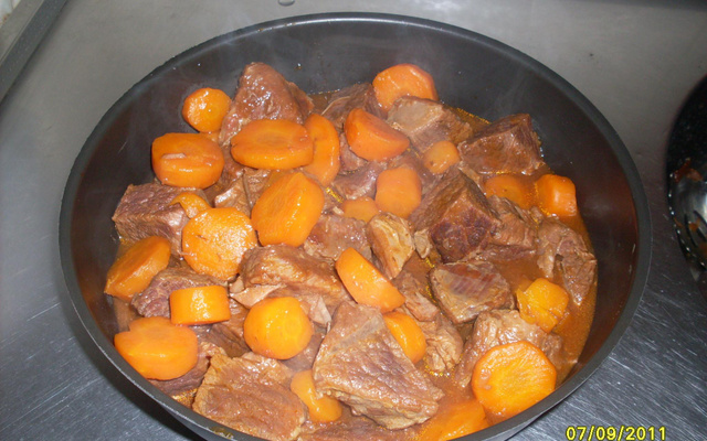Carne assada com molho de cerveja preta