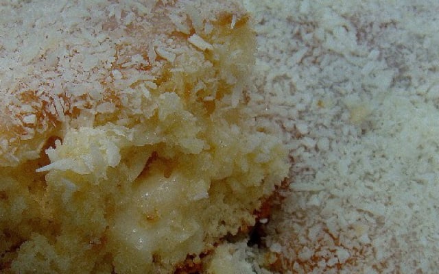 Bolo de coco molhadinho