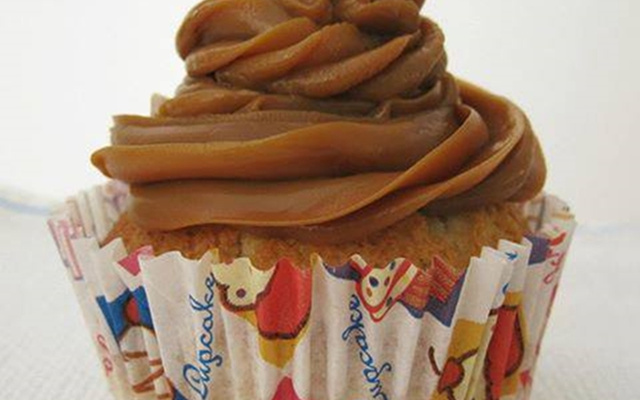 Cupcake de baunilha com coco ralado
