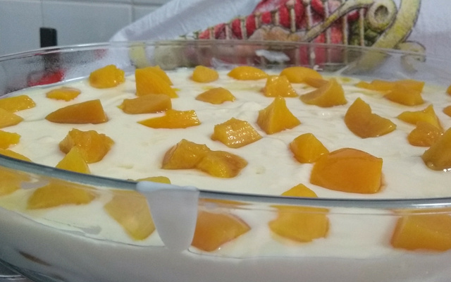 Pavê de pêssego em calda