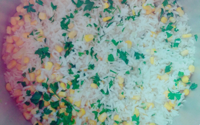 Arroz com milho e salsinha