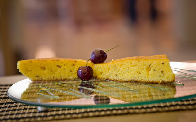 Bolo de fubá com erva - doce