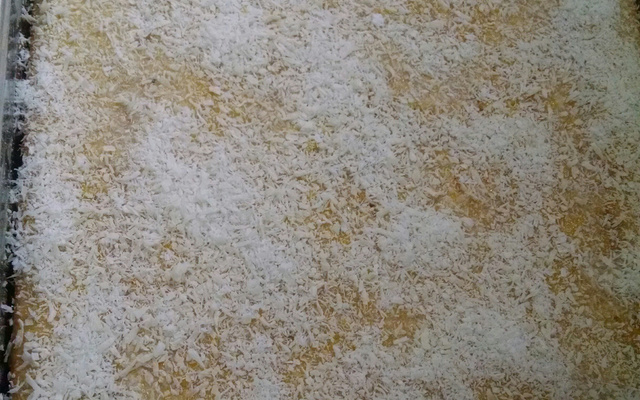 Bolo de fubá com coco