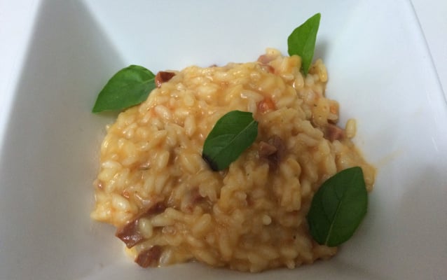 Risoto de calabresa com tomates pelados