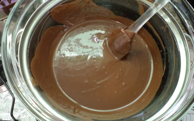 Ovo de páscoa marmorizado